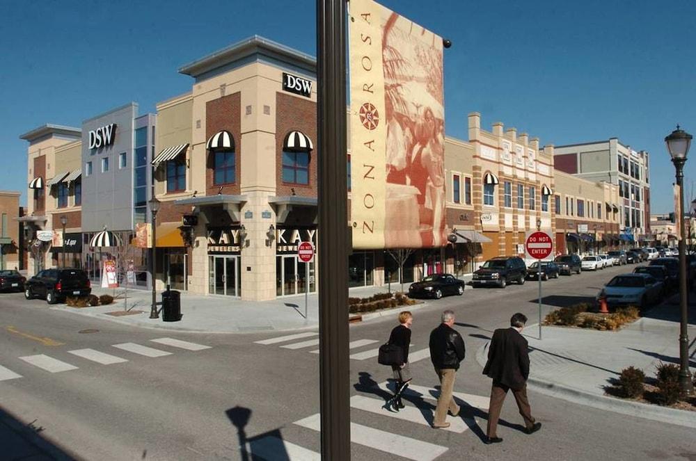 Super 8 By Wyndham Kansas City At Barry Road/Airport Extérieur photo
