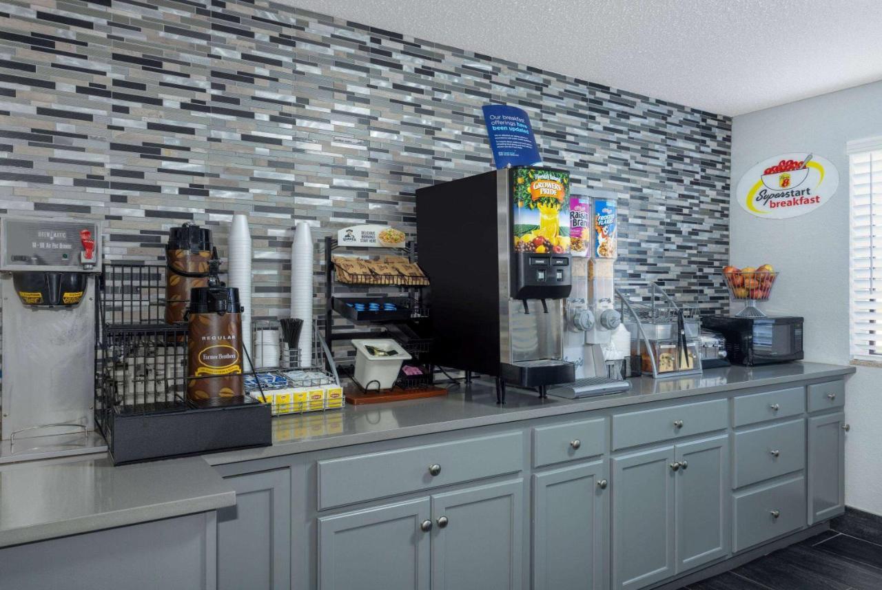 Super 8 By Wyndham Kansas City At Barry Road/Airport Extérieur photo
