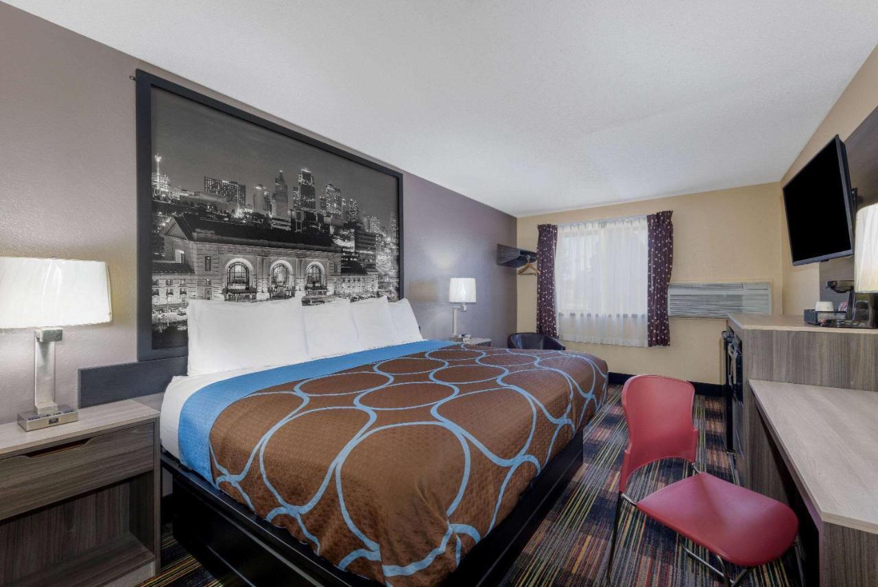 Super 8 By Wyndham Kansas City At Barry Road/Airport Extérieur photo