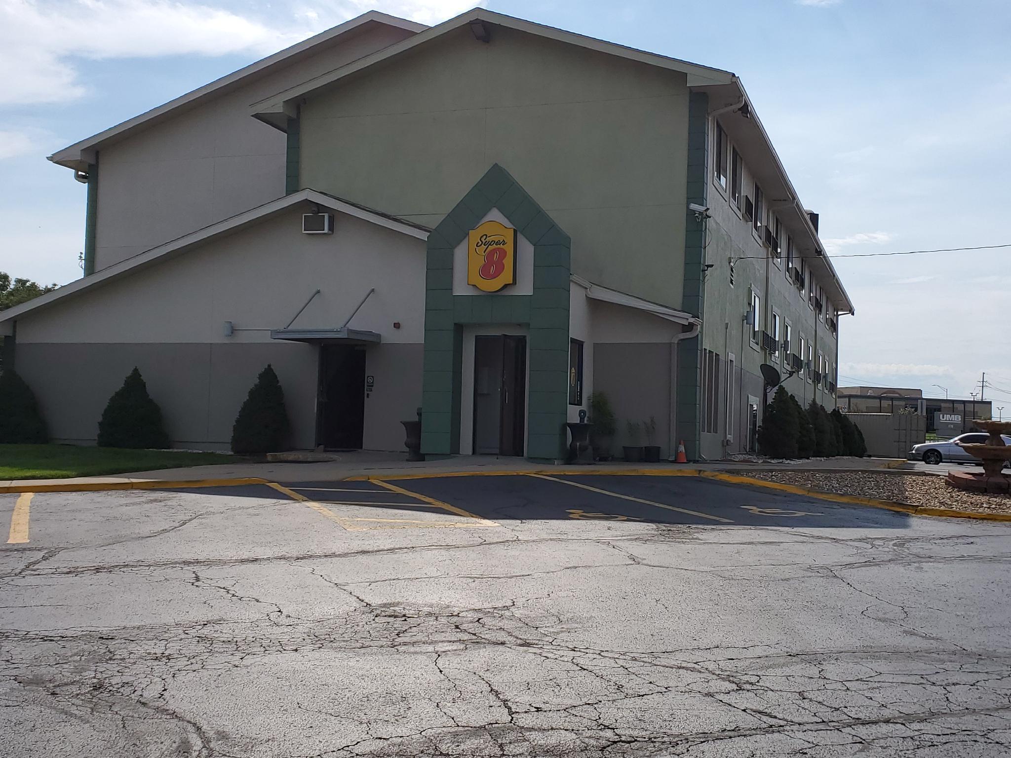 Super 8 By Wyndham Kansas City At Barry Road/Airport Extérieur photo