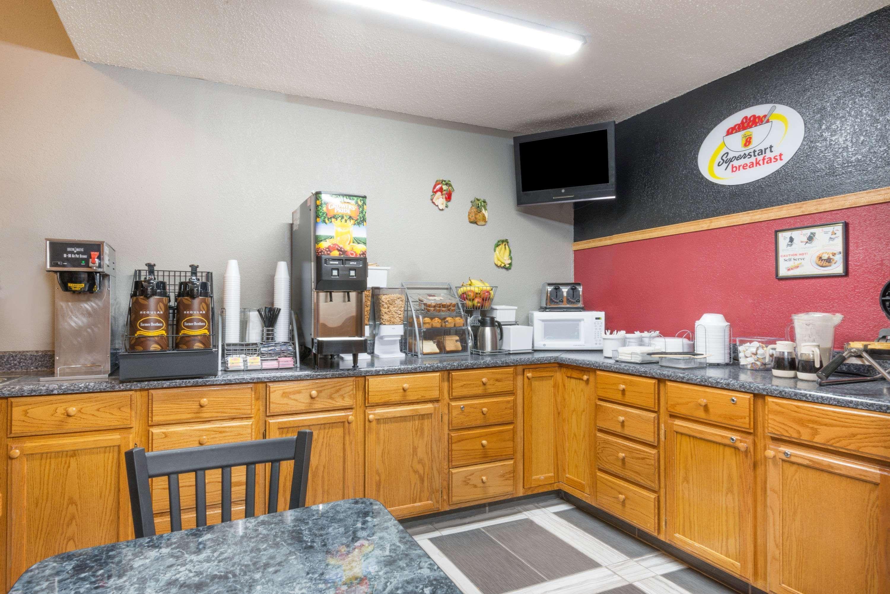 Super 8 By Wyndham Kansas City At Barry Road/Airport Extérieur photo