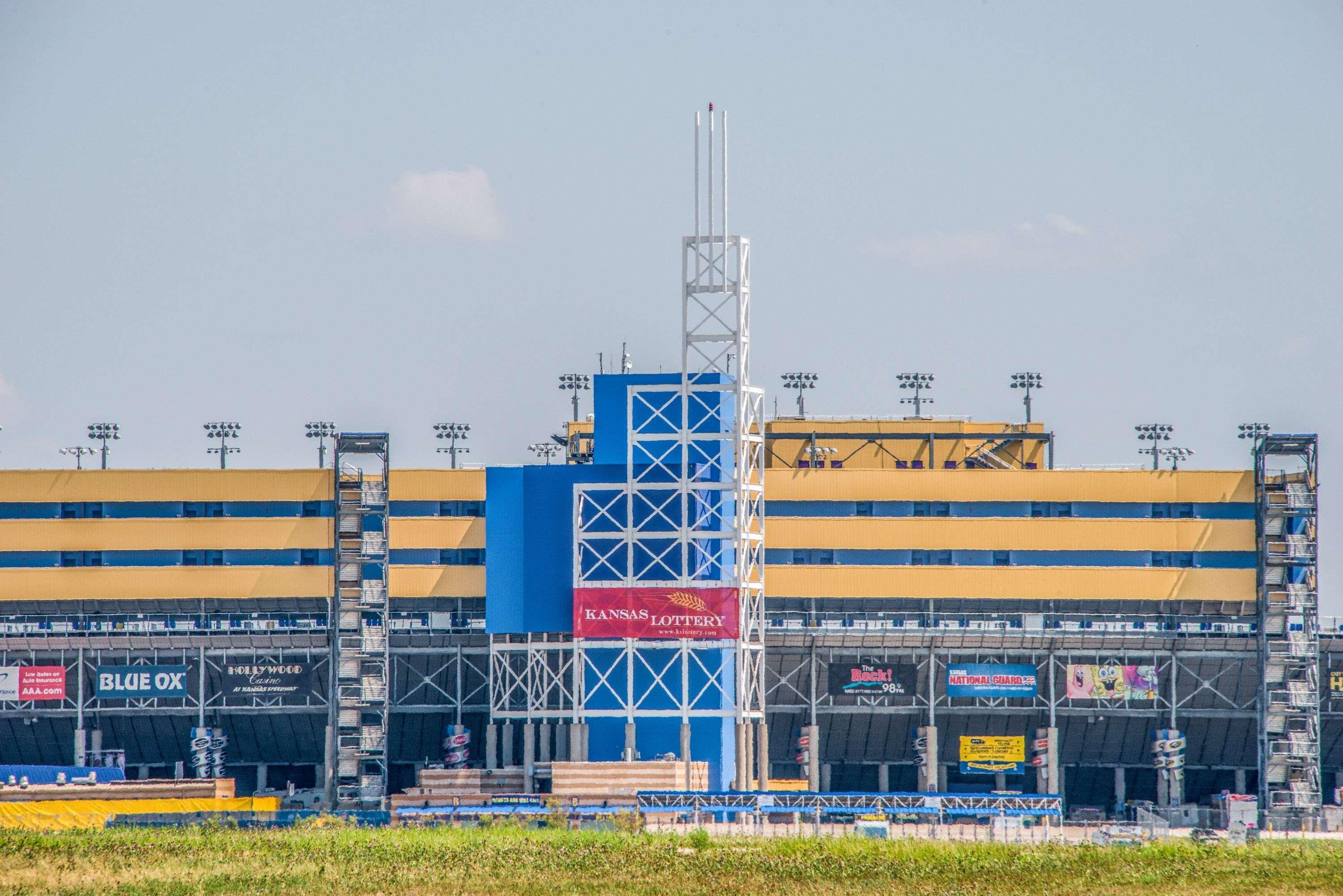 Super 8 By Wyndham Kansas City At Barry Road/Airport Extérieur photo