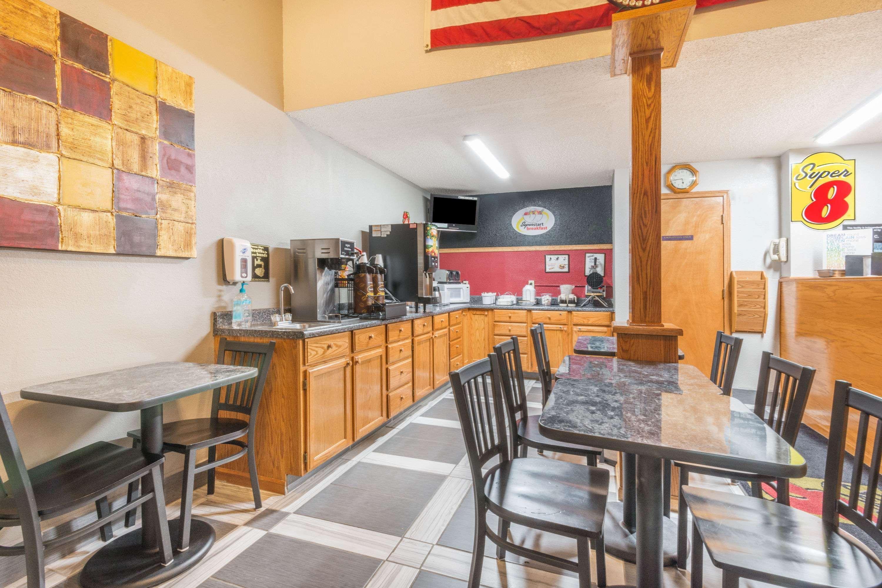 Super 8 By Wyndham Kansas City At Barry Road/Airport Extérieur photo