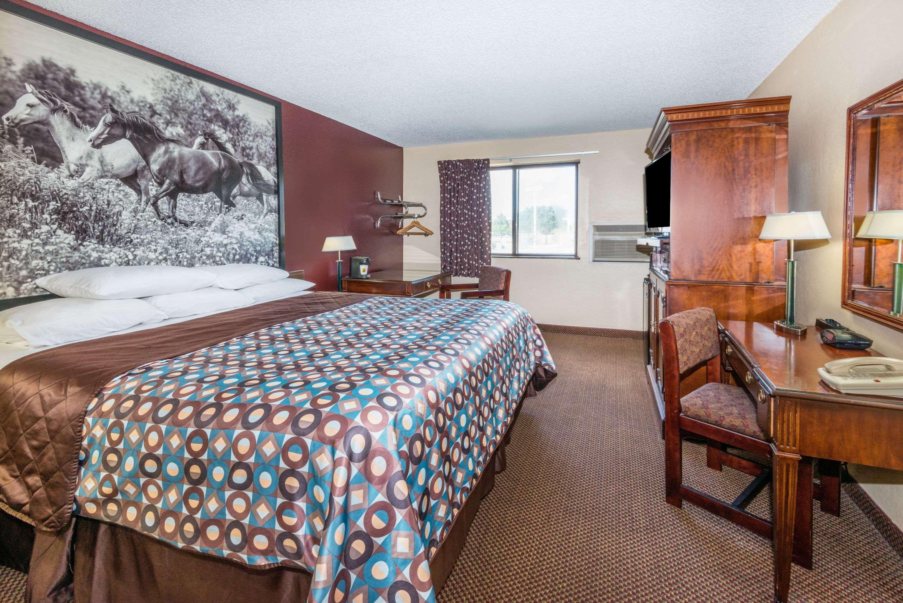 Super 8 By Wyndham Kansas City At Barry Road/Airport Extérieur photo
