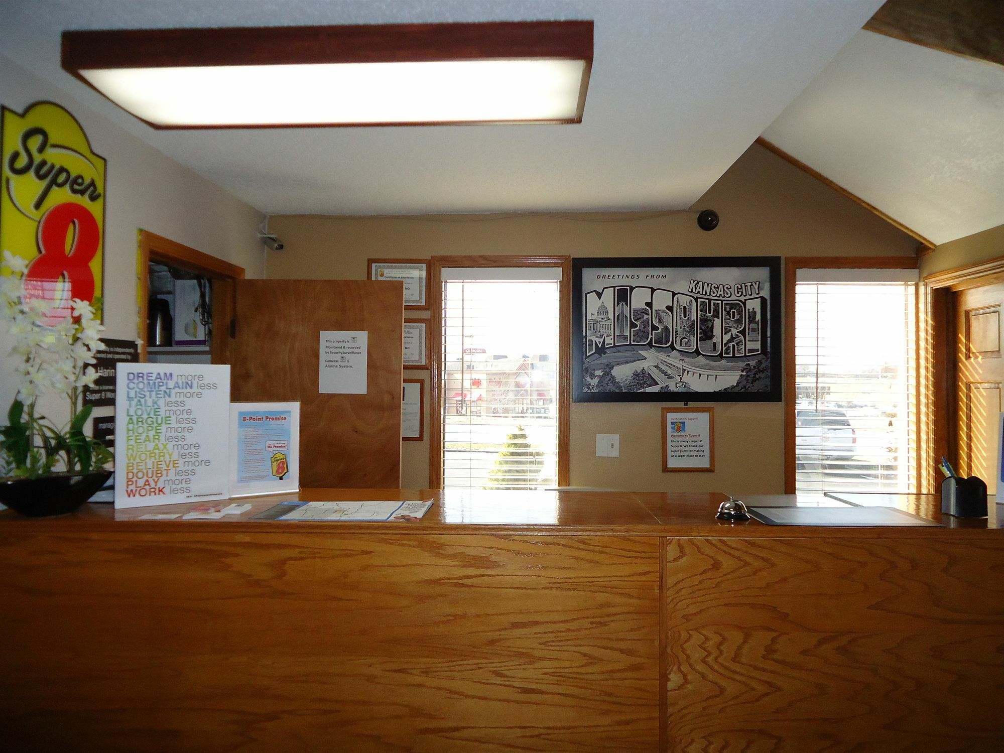 Super 8 By Wyndham Kansas City At Barry Road/Airport Extérieur photo