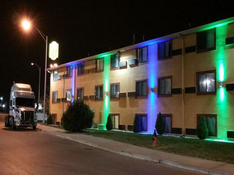 Super 8 By Wyndham Kansas City At Barry Road/Airport Extérieur photo