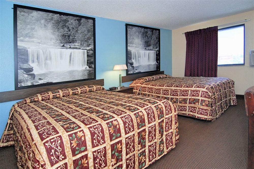 Super 8 By Wyndham Kansas City At Barry Road/Airport Extérieur photo