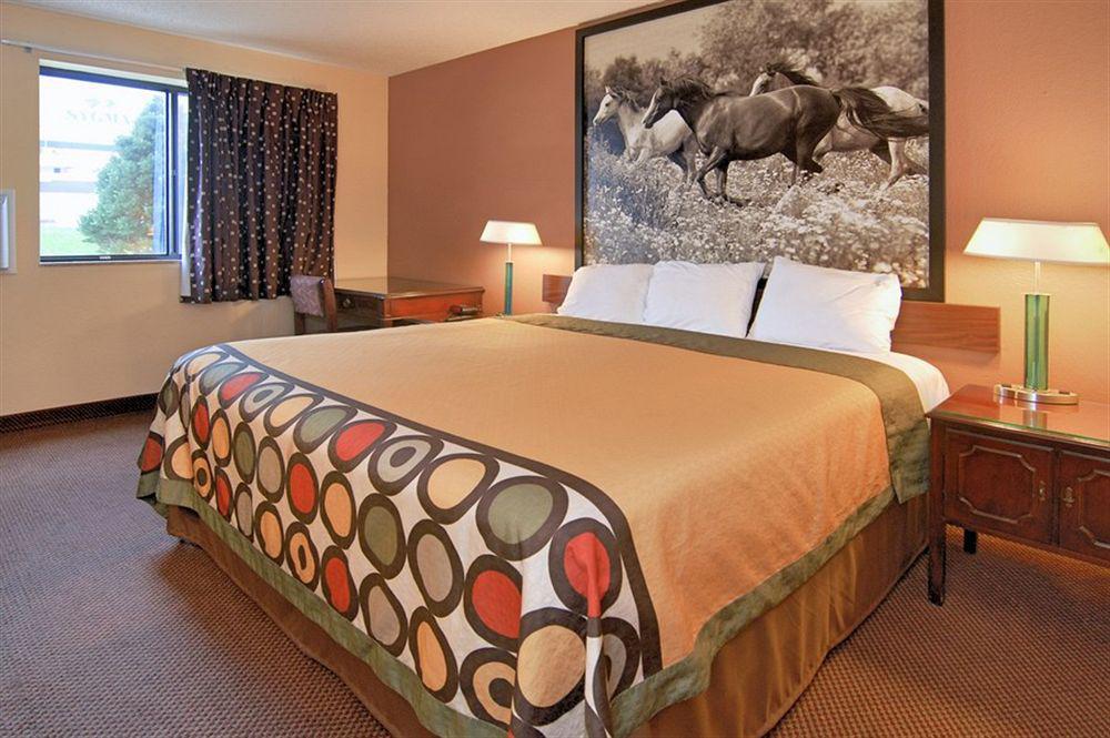 Super 8 By Wyndham Kansas City At Barry Road/Airport Extérieur photo