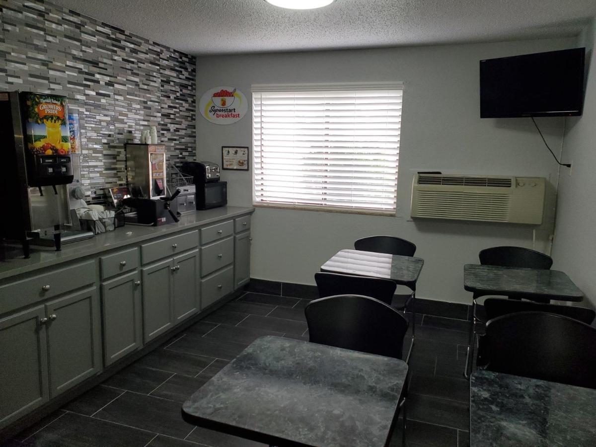 Super 8 By Wyndham Kansas City At Barry Road/Airport Extérieur photo